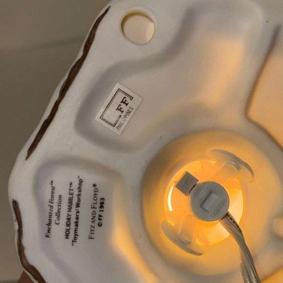 Fitz and Floyd “Toymakers workshop” holiday Hamlet 1993 -lights up - Picture 8 of 8